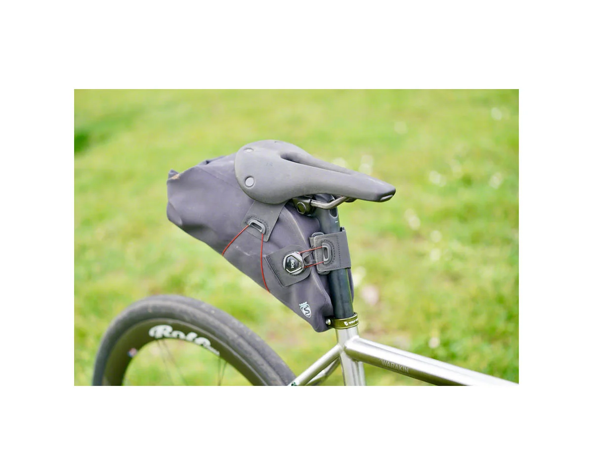 Silca Grinta Roll Top Saddle Bag (Black) (2.5L) - view 7